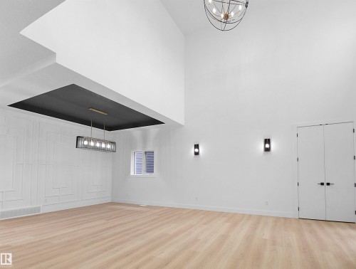 1107 Gyrfalcon Crescent, Edmonton, AB - Indoor Photo Showing Other Room