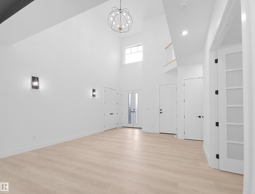 1107 Gyrfalcon Crescent, Edmonton, AB - Indoor Photo Showing Other Room