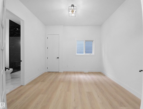 1107 Gyrfalcon Crescent, Edmonton, AB - Indoor Photo Showing Other Room