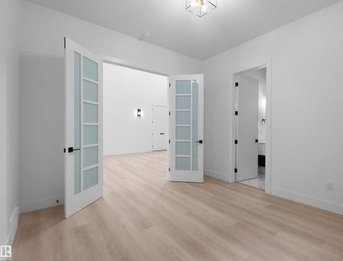 1107 Gyrfalcon Crescent, Edmonton, AB - Indoor Photo Showing Other Room