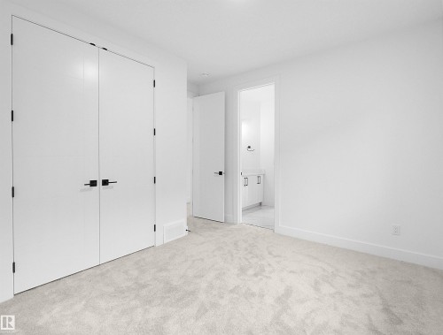 1107 Gyrfalcon Crescent, Edmonton, AB - Indoor Photo Showing Other Room