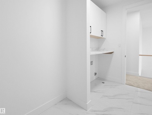 1107 Gyrfalcon Crescent, Edmonton, AB - Indoor Photo Showing Other Room