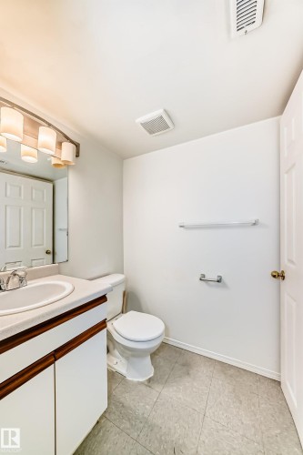 10331 153 Street, Edmonton, AB - Indoor Photo Showing Bathroom