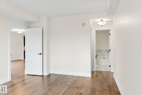 304 10142 111 Street, Edmonton, AB - Indoor Photo Showing Other Room