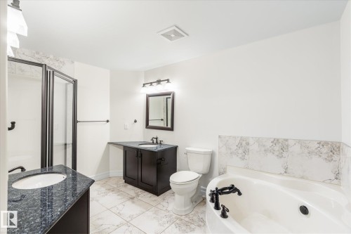 304 10142 111 Street, Edmonton, AB - Indoor Photo Showing Bathroom