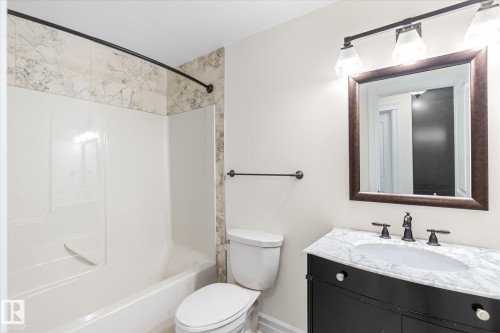 304 10142 111 Street, Edmonton, AB - Indoor Photo Showing Bathroom