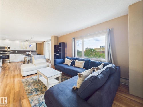 603 9909 110 Street, Edmonton, AB - Indoor Photo Showing Living Room