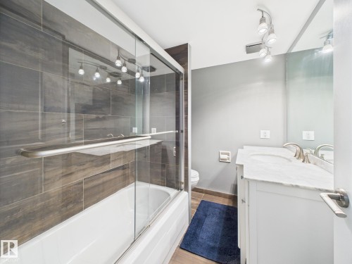 603 9909 110 Street, Edmonton, AB - Indoor Photo Showing Bathroom