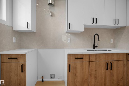 806 Elderberry Crest, Edmonton, AB - Indoor Photo Showing Kitchen With Double Sink