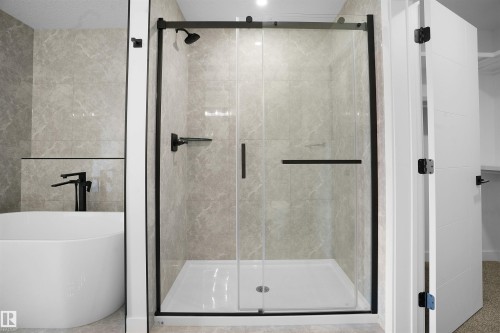 806 Elderberry Crest, Edmonton, AB - Indoor Photo Showing Bathroom