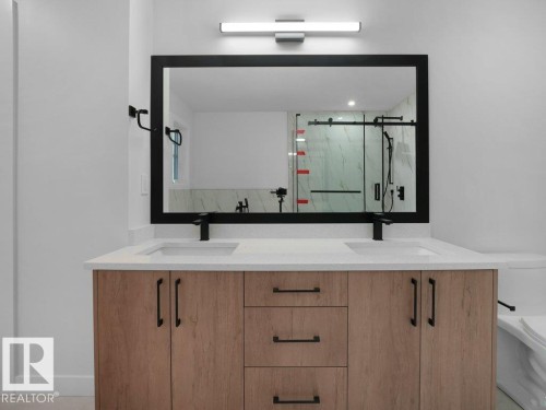 806 Elderberry Crest, Edmonton, AB - Indoor Photo Showing Bathroom
