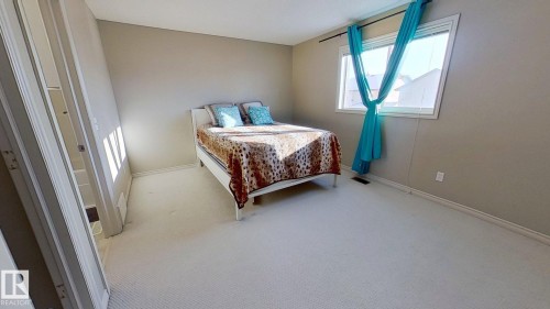 3811 Mclean Close, Edmonton, AB - Indoor Photo Showing Bedroom