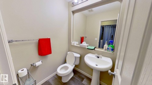3811 Mclean Close, Edmonton, AB - Indoor Photo Showing Bathroom