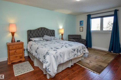 4042 37A Avenue, Edmonton, AB - Indoor Photo Showing Bedroom