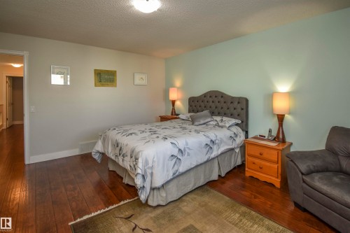 4042 37A Avenue, Edmonton, AB - Indoor Photo Showing Bedroom