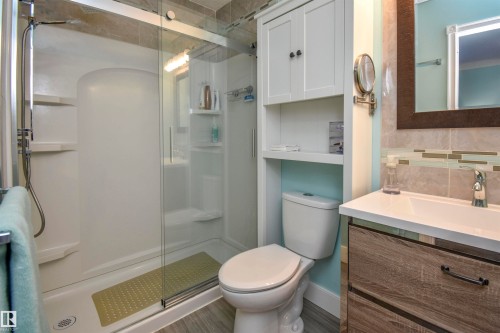 4042 37A Avenue, Edmonton, AB - Indoor Photo Showing Bathroom