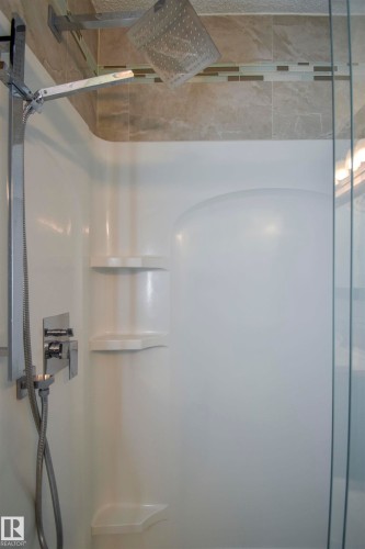 4042 37A Avenue, Edmonton, AB - Indoor Photo Showing Bathroom