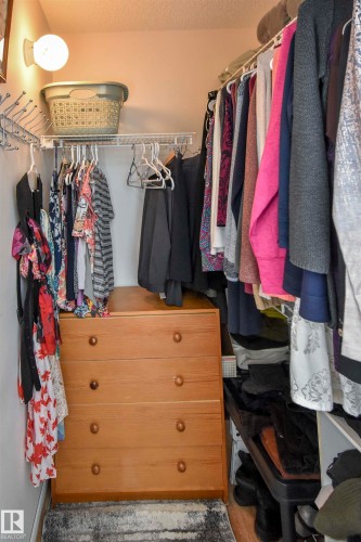 4042 37A Avenue, Edmonton, AB - Indoor With Storage