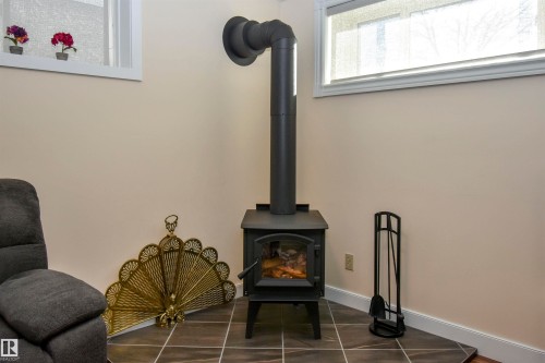 4042 37A Avenue, Edmonton, AB - Indoor Photo Showing Other Room