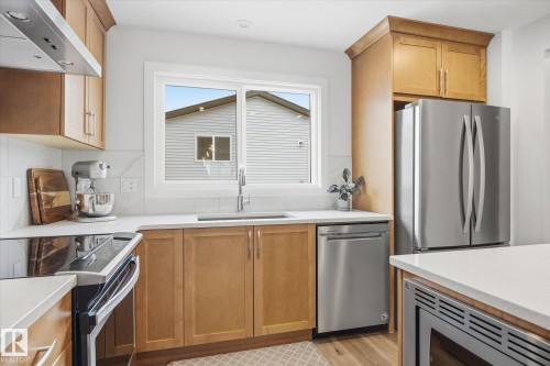 201 Charlesworth Drive, Edmonton, AB - Indoor Photo Showing Kitchen