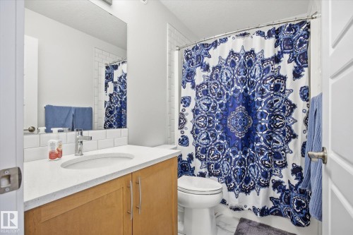 201 Charlesworth Drive, Edmonton, AB - Indoor Photo Showing Bathroom