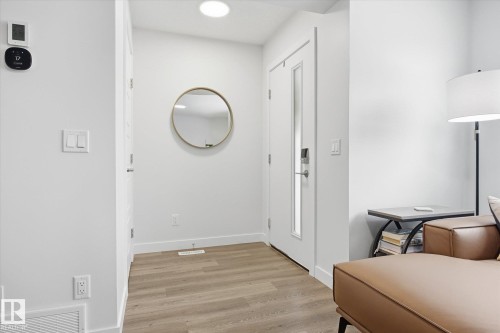 201 Charlesworth Drive, Edmonton, AB - Indoor Photo Showing Other Room