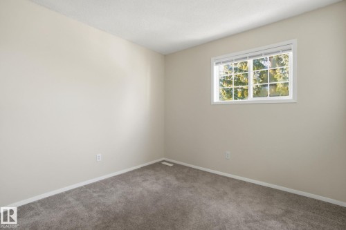 Empty room with carpet floors and baseboards - 8006 15A Avenue, Edmonton, AB - Indoor Photo Showing Other Room