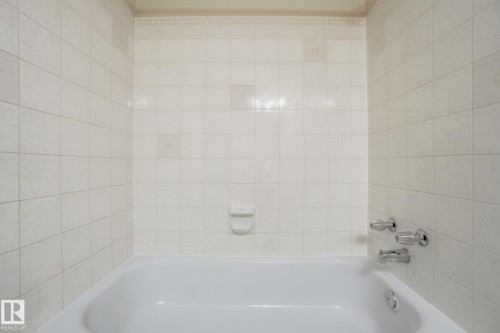 View of bathroom - 8006 15A Avenue, Edmonton, AB - Indoor Photo Showing Bathroom