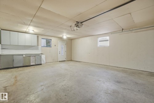 Below grade area with a garage - 8006 15A Avenue, Edmonton, AB - Indoor Photo Showing Garage