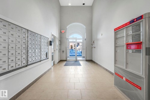 Lobby with a high ceiling - 419 396 Silverberry Road, Edmonton, AB - Indoor Photo Showing Other Room