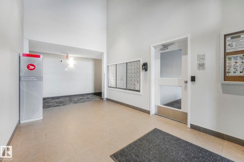 Common area with a high ceiling - 419 396 Silverberry Road, Edmonton, AB - Indoor Photo Showing Other Room