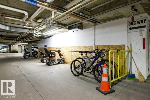 412 2741 55 Street, Edmonton, AB - Indoor Photo Showing Garage