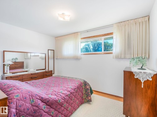 9010 Meadowlark Road, Edmonton, AB - Indoor Photo Showing Bedroom