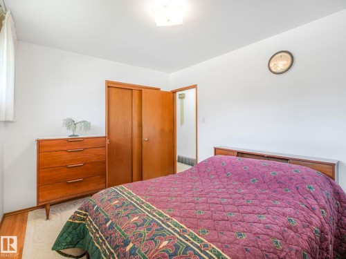 9010 Meadowlark Road, Edmonton, AB - Indoor Photo Showing Bedroom