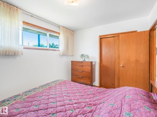 9010 Meadowlark Road, Edmonton, AB - Indoor Photo Showing Bedroom