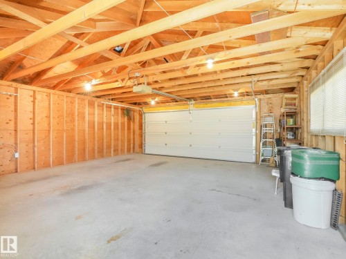 9010 Meadowlark Road, Edmonton, AB - Indoor Photo Showing Garage
