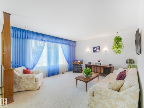 9010 Meadowlark Road, Edmonton, AB - Indoor Photo Showing Living Room