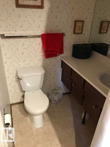 201 14825 51 Avenue, Edmonton, AB - Indoor Photo Showing Bathroom