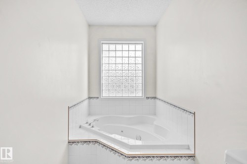Full bathroom with a jetted tub - 2 Creekside Way, Spruce Grove, AB - Indoor Photo Showing Bathroom