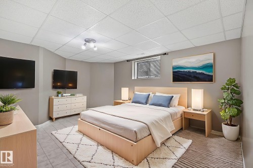Bedroom with a drop ceiling - 2 Creekside Way, Spruce Grove, AB - Indoor Photo Showing Bedroom