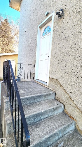 Property entrance featuring stucco siding - 4709 106 Street, Edmonton, AB - Outdoor