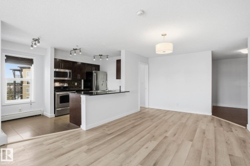 318 530 Watt Boulevard, Edmonton, AB - Indoor Photo Showing Kitchen