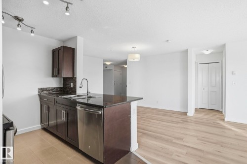 318 530 Watt Boulevard, Edmonton, AB - Indoor Photo Showing Kitchen