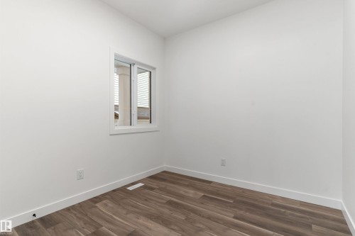 931 18 Avenue, Edmonton, AB - Indoor Photo Showing Other Room
