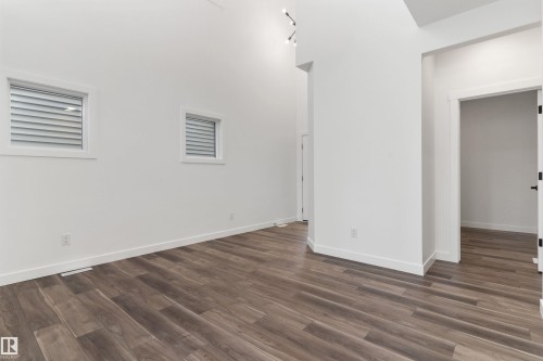 931 18 Avenue, Edmonton, AB - Indoor Photo Showing Other Room