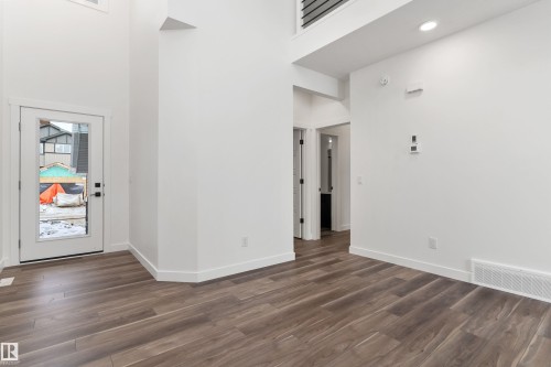 931 18 Avenue, Edmonton, AB - Indoor Photo Showing Other Room