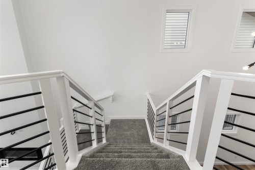 931 18 Avenue, Edmonton, AB - Indoor Photo Showing Other Room