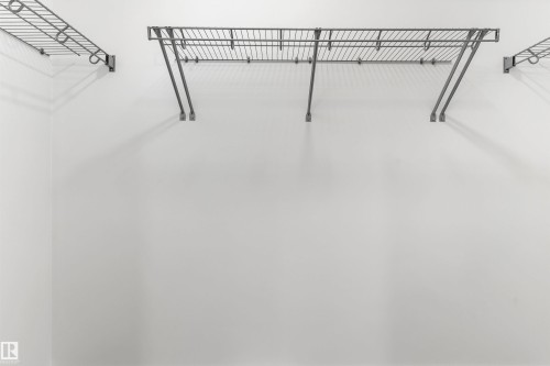 931 18 Avenue, Edmonton, AB - Indoor With Storage