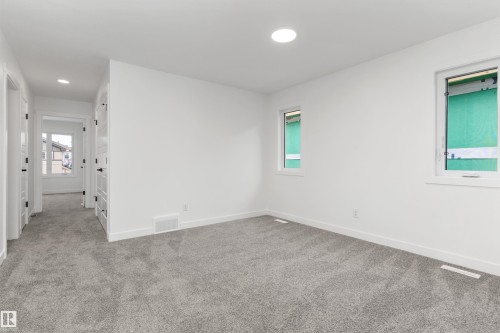 931 18 Avenue, Edmonton, AB - Indoor Photo Showing Other Room