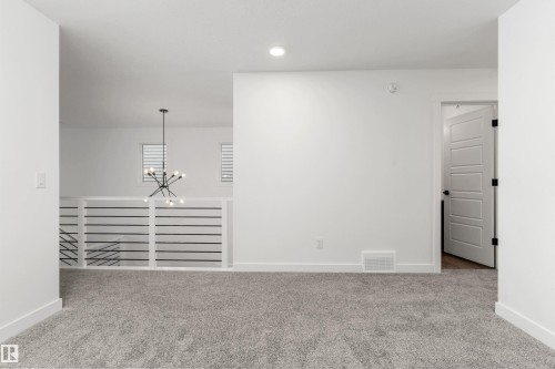931 18 Avenue, Edmonton, AB - Indoor Photo Showing Other Room